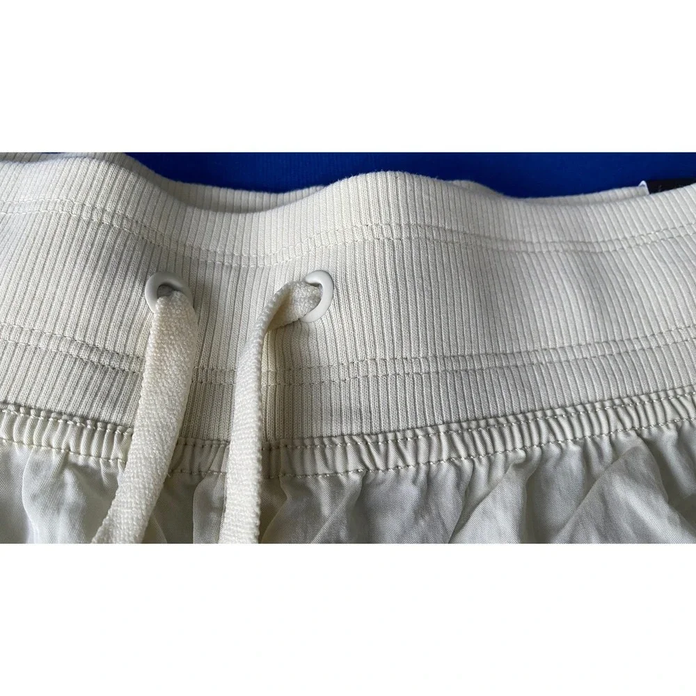 CALIA Journey Collection Mid-Rise Shorts Womens Small Cream White 4in Inseam NWT
